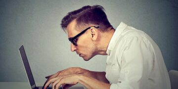 Dolori per chi lavora seduto? Ecco quali sono i rimedi