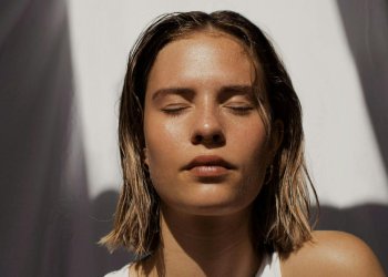 Lo sapevi che la pelle rivela quando la stanchezza prende il sopravvento?