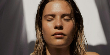 Lo sapevi che la pelle rivela quando la stanchezza prende il sopravvento?