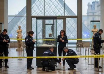 Furto al Louvre: rubati otto gioielli reali, museo chiuso e indagini in corso