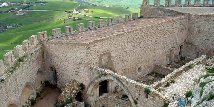 Le leggende del Castello di Mussomeli raccontate dal custode