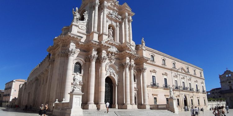 Duomo di Ortigia a Siracusa: 25 secoli racchiusi al suo interno