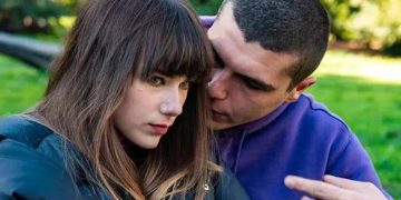Mia: quando l’amore diventa controllo. Il film che racconta il dolore invisibile degli adolescenti