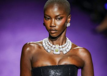 Anok Yai, la Modella dell’Anno: l’ascesa di un’icona che ridefinisce la moda